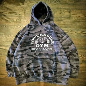VINTAGE PENNANT SPORTWEAR Bev Francis Powerhouse Gym Camo Hoodie – Syosset, NY